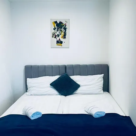 Apartment At Train Station And Center